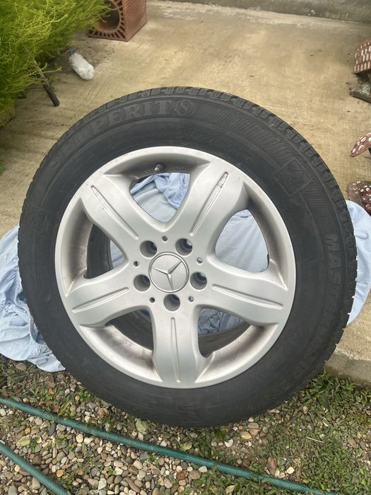 Vand roti Mercedes originale cu anvelope de iarna Semperit R16