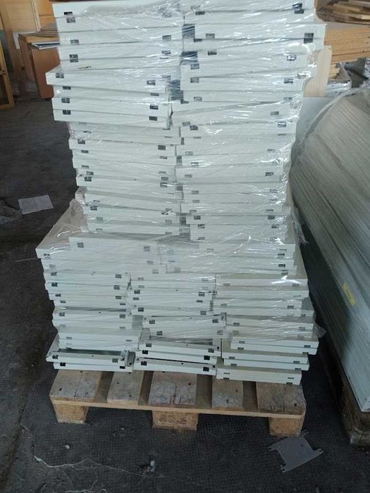 Etajere din tabla pentru rafturi si dulapuri