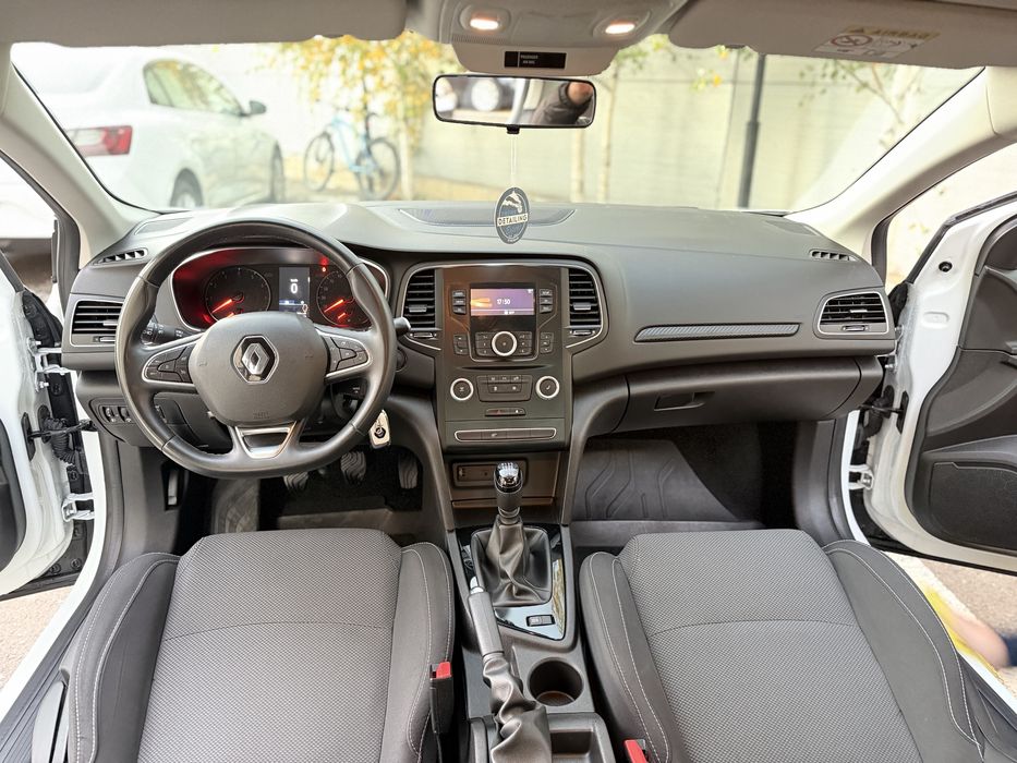 Renault Megane Berlina facelift 06.2021 1.3 Benzina 140 CP 71.700 km