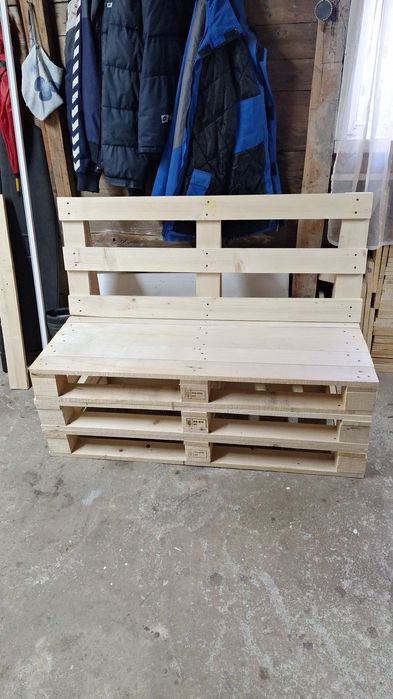 Set  3 bancute 1 masuta din paleti