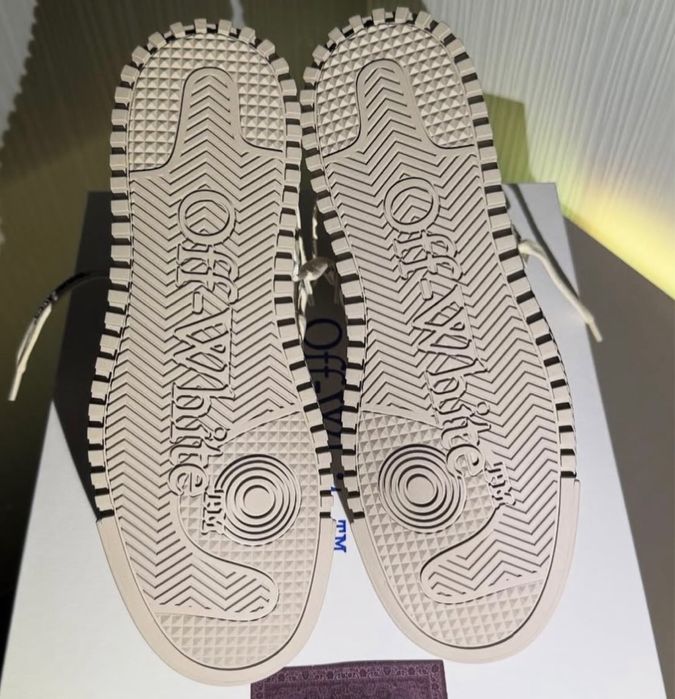 Adidasi off white court 3.0