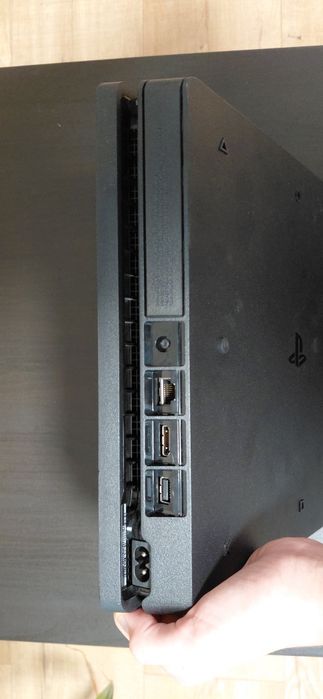 PlayStation 4 ,много запазен
