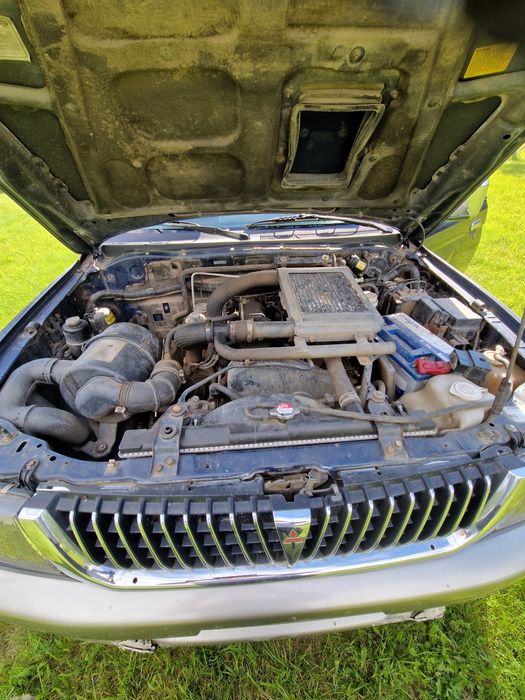 Vând pajero sport 2,5td.