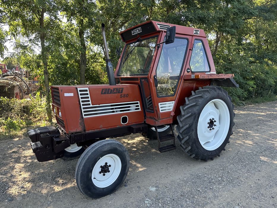 Tractor Fiat 580 cu greutati frontale