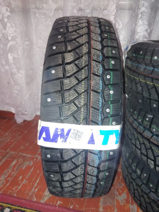 Зимние шины новые(с шипами)