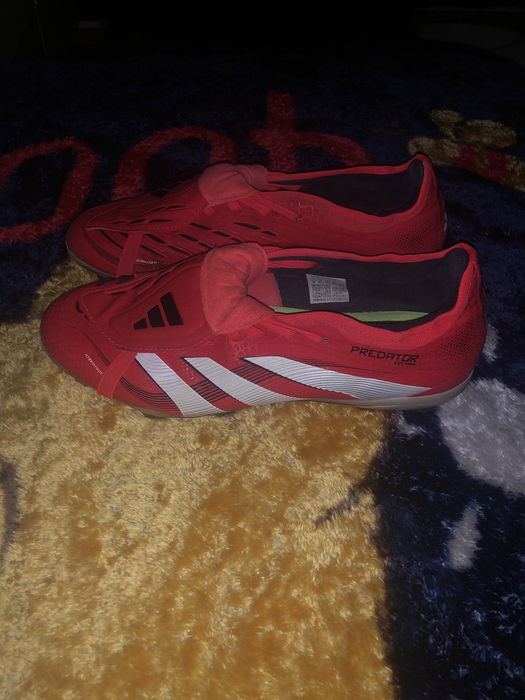 Vand sau schimb ghete de fotbal Adidas Predator