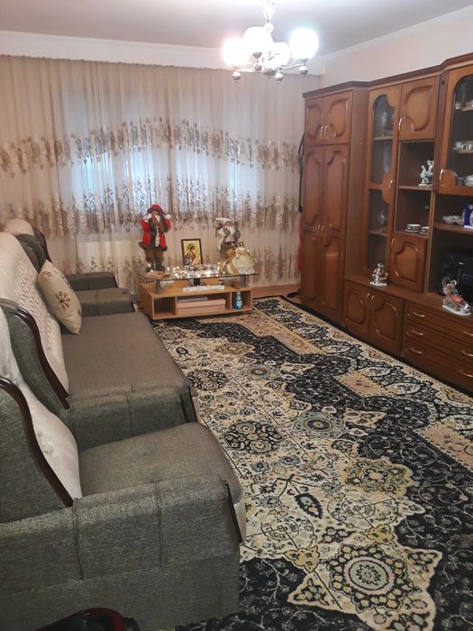 Apartament  3 camere de vanzare complet renovat si mobilat