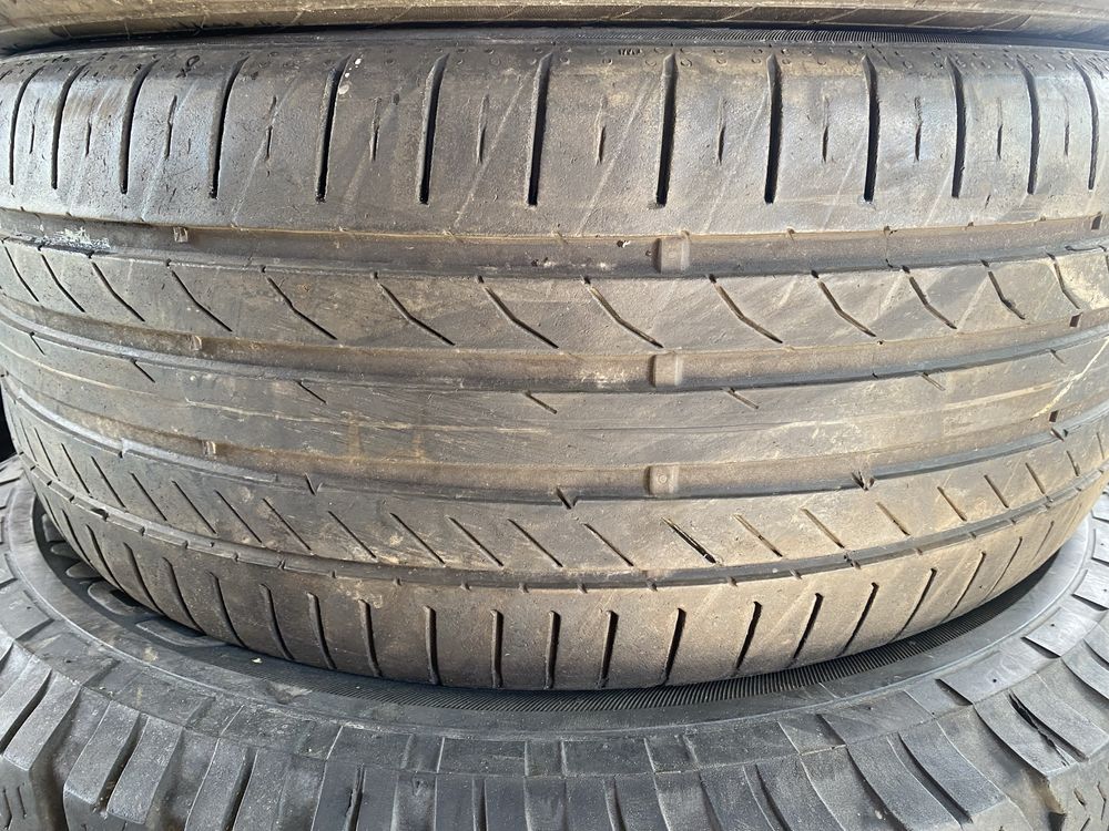 Пара Летние Шины 235/40/19 235/40R19 Continental.