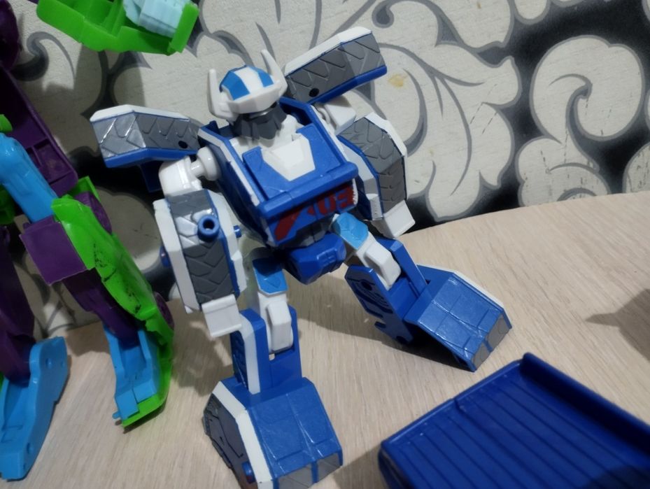 Игрушки  робот трансформер
