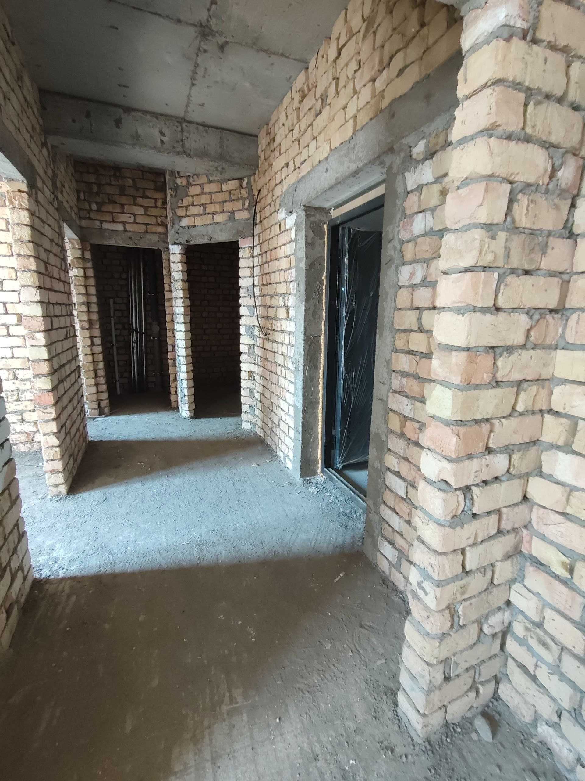Продам свою 2х комн. 55м2 кирпич Новостройка Дустлик ул Миллий Бог