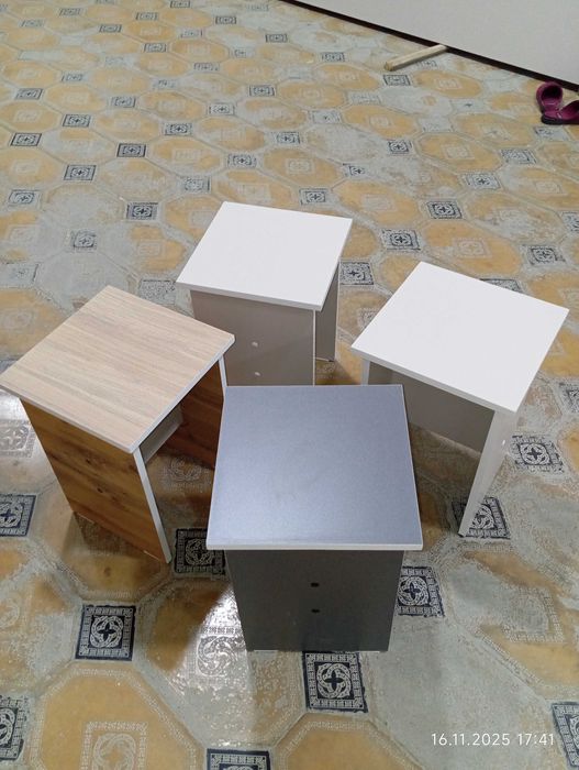 Пуфик и табуретки