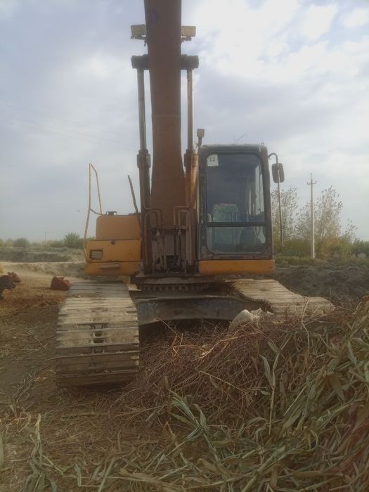 экскаватор сотилади 2006 йил ковуш хажми 0.5м³ узунлиги 16 метр