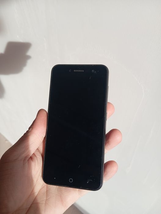 Телефон ZTE полностью исправен .