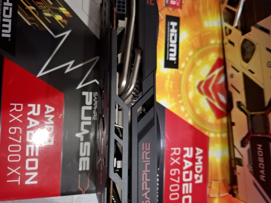 Продавам видео карта AMD Radeon RX 6700XT с капацитет от 12GB GDDR6