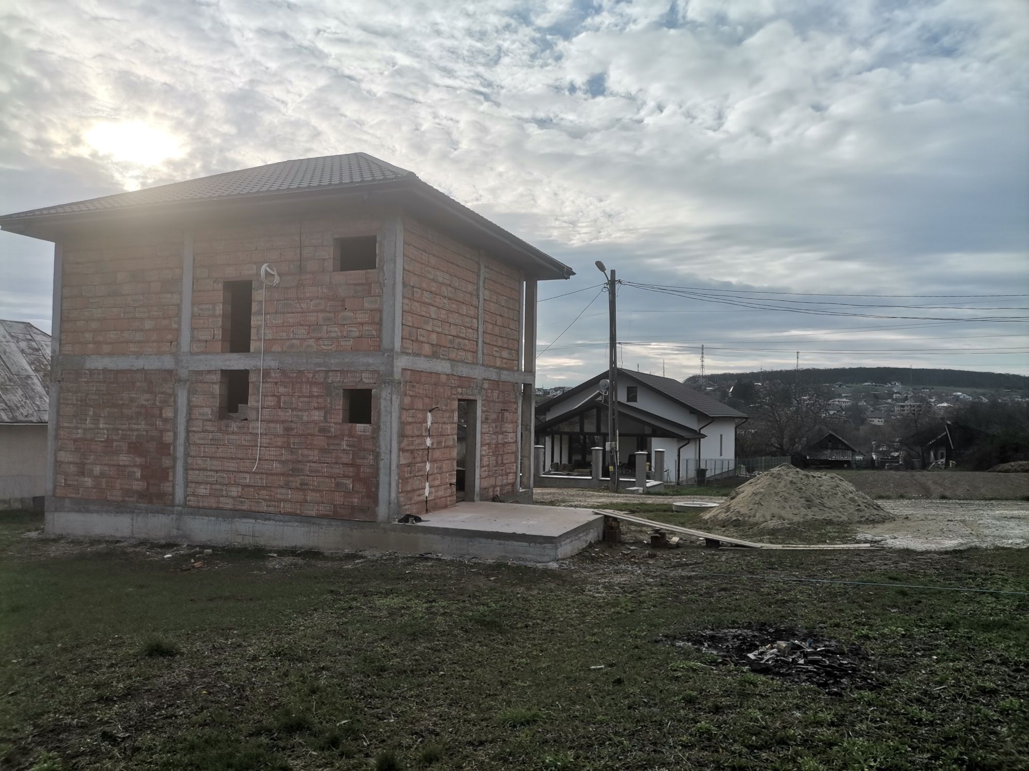 Casă individuală la gri/cheie