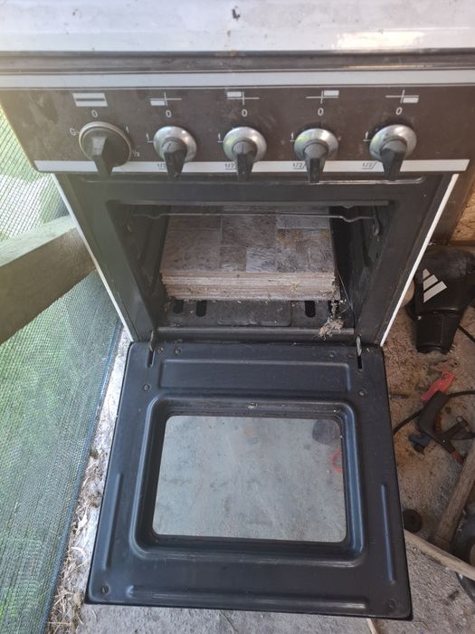 Vând aragaz 4 ochiuri