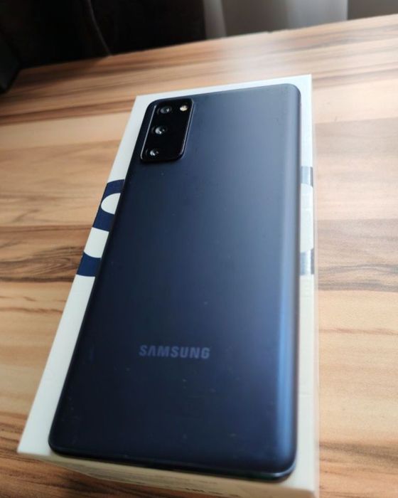 Samsung galaxy S20FE.  128gb