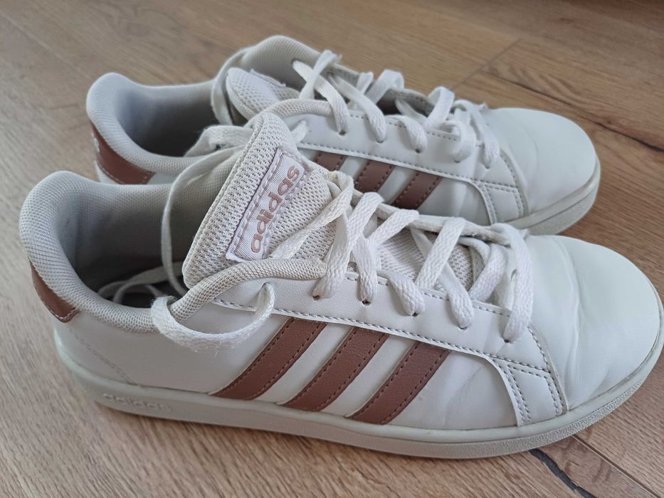 Маратонки Adidas за момиче