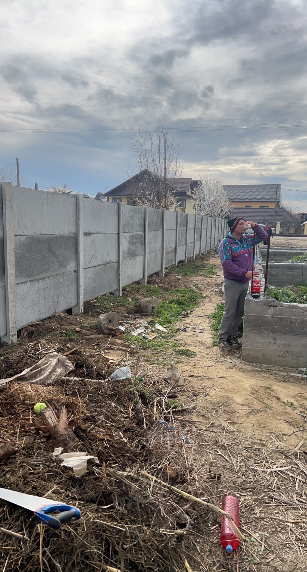 Gard de beton simplu fără model