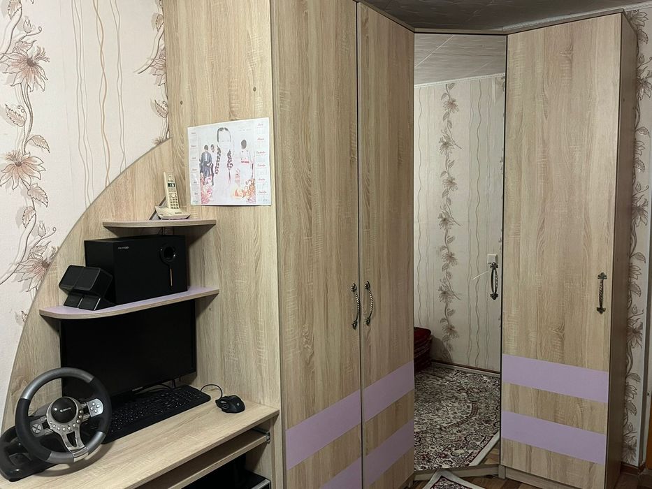 Продается угловой шкаф.