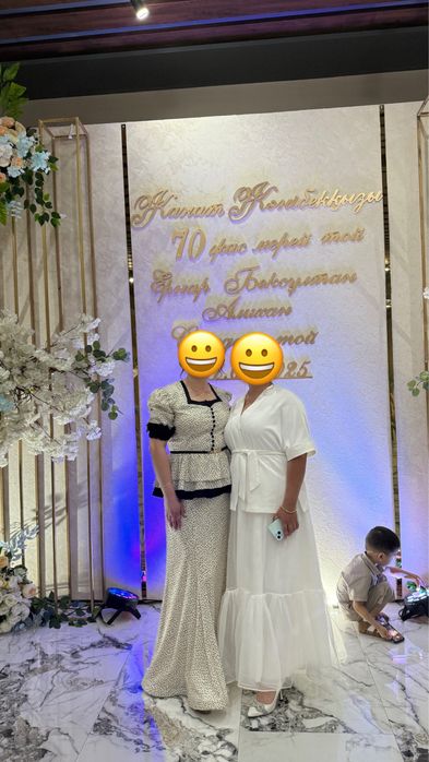 Екі көйлек сатылады