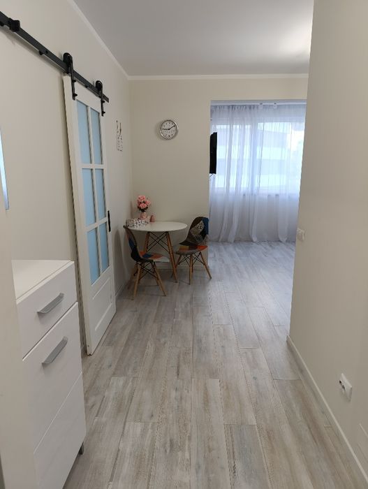 Închiriez apartament modern, spațios