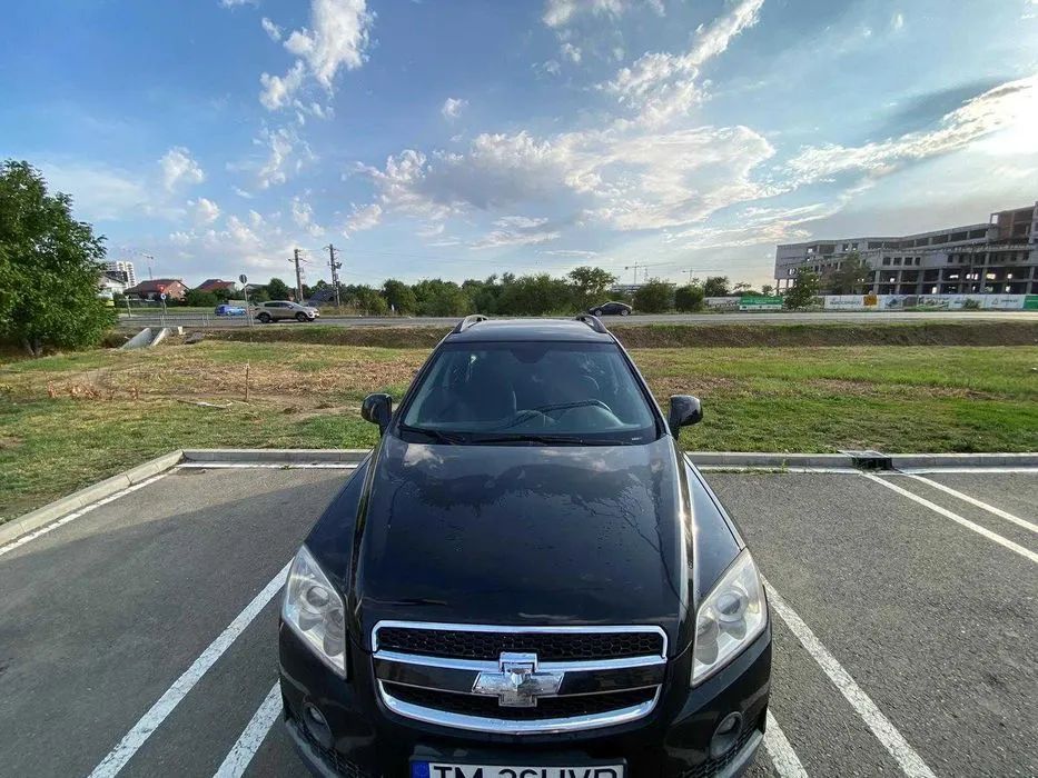 Chevrolet Captiva 2.0D, 4x4, înmatriculată, 7 locuri, neagră și sinceră