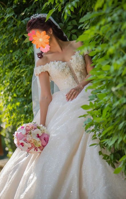 Vând rochie de mireasă, tip prințesă, cu trenă