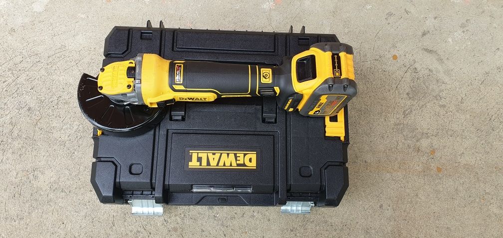 Flex dewalt cu baterie de 18 v.