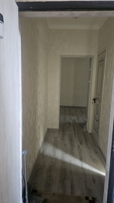 Продаётся 2х ком. кв. переделен 3х ком массив Ялангач новый рем 2/1/4