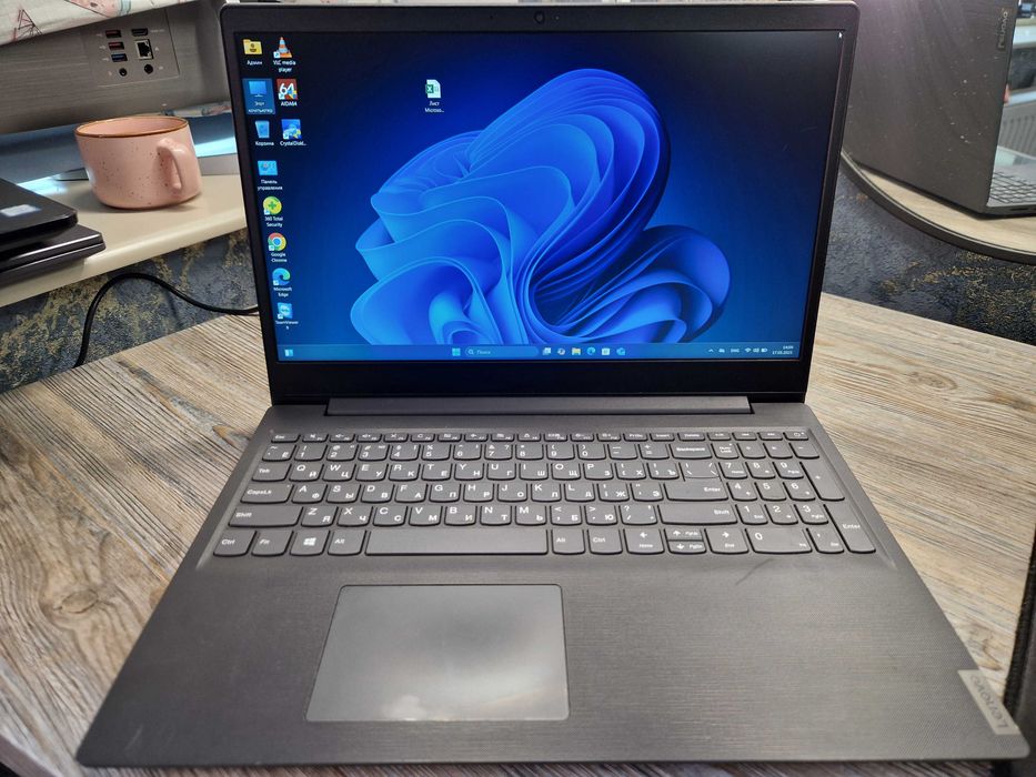 Lenovo Corei3-10 состояние хорошее ноутбук Lenovo V15-IGL