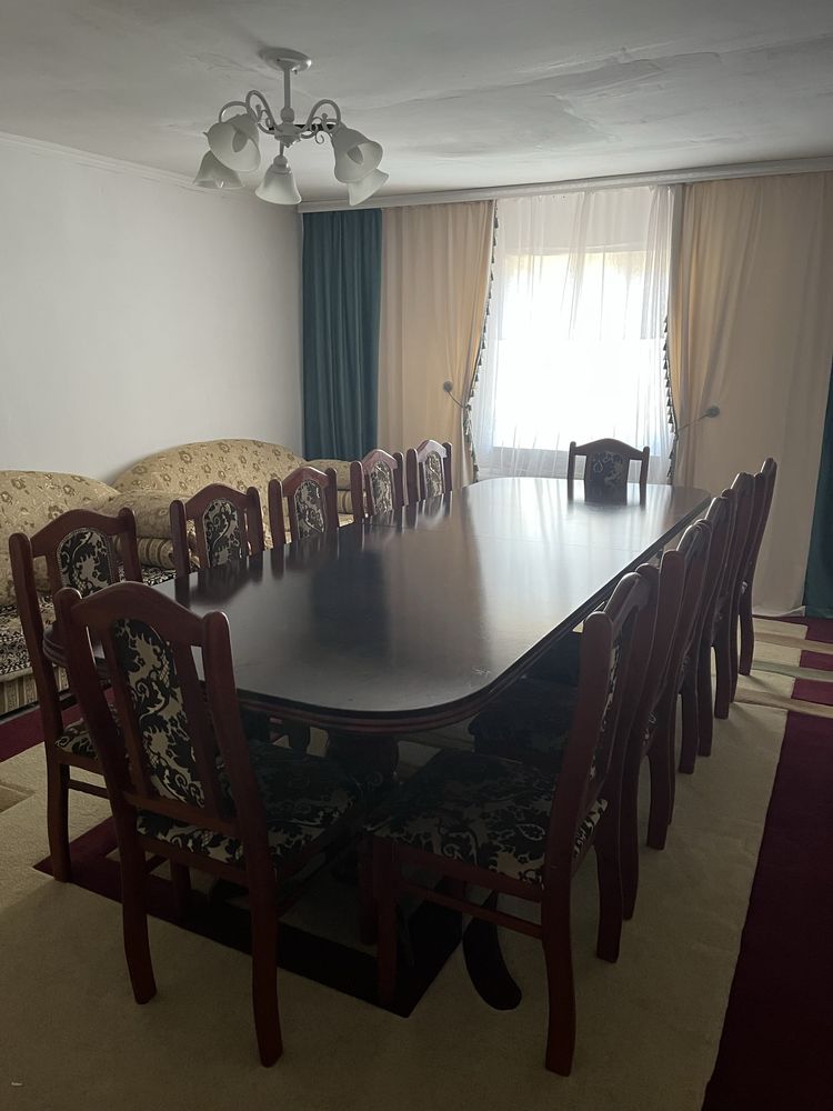 Стол и стулья б/у