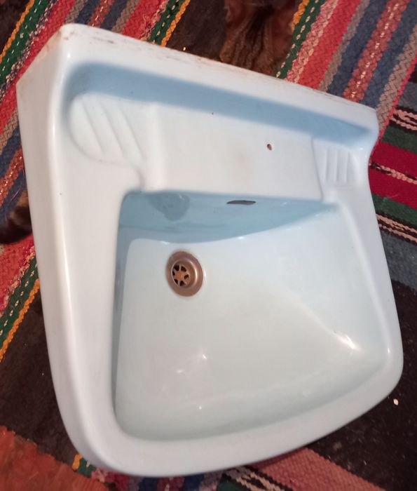 Малка мивка за баня