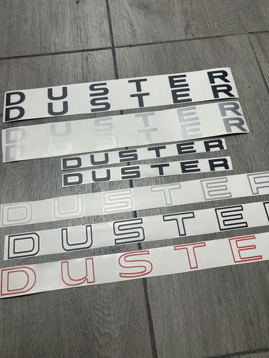 Scris bări longitudinale si capota Duster