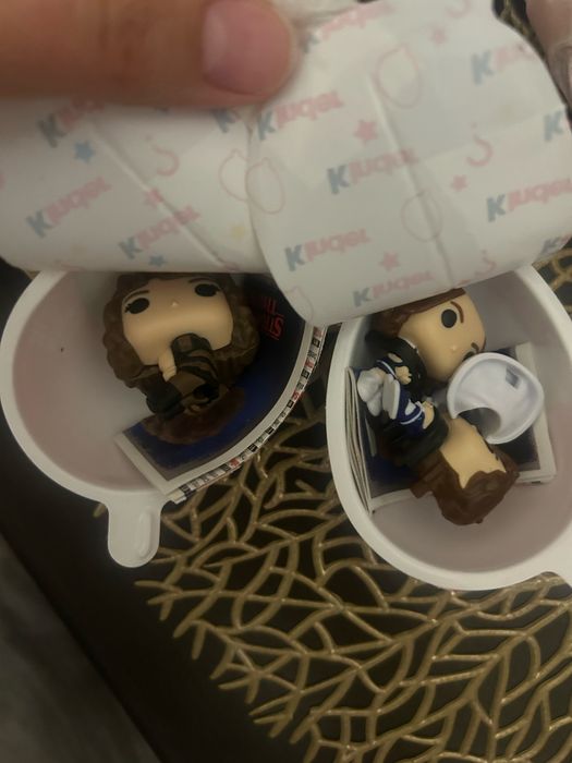 Фигурки очень странные дела