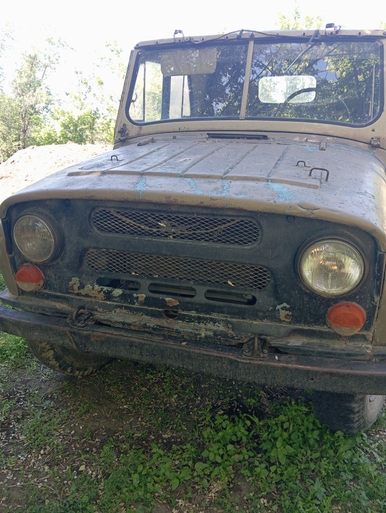 Продам два Уаза 469