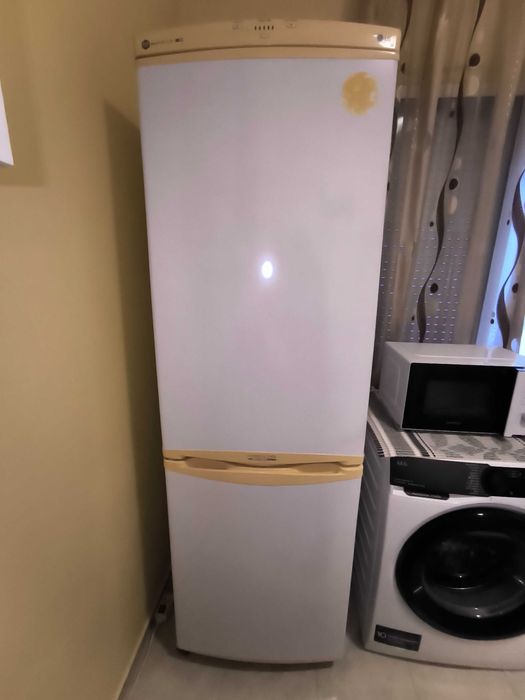 Хладилник с фризер LG