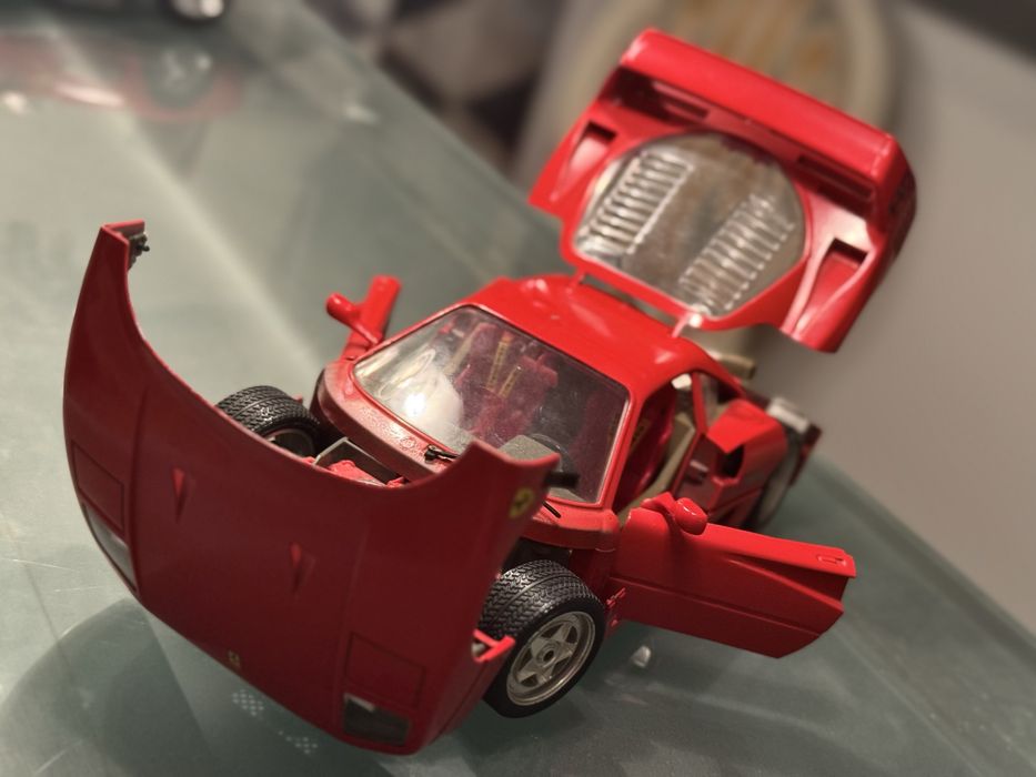 Macheta Ferrari F40 1:18
