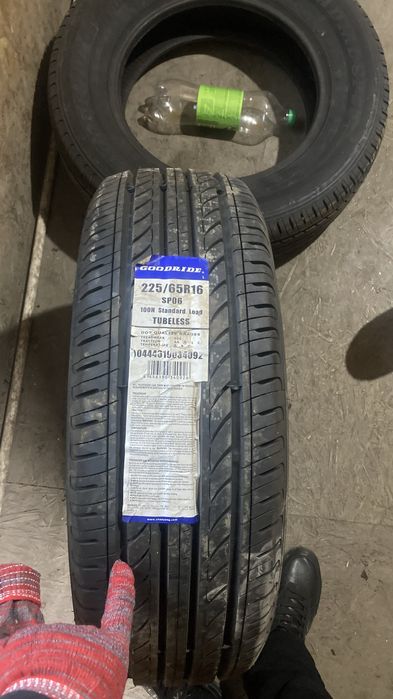 продам шины 2 штук новый