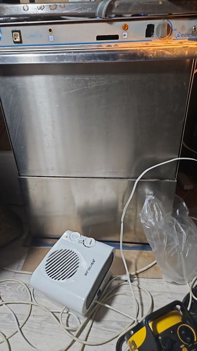 Продам посудомоечную машину