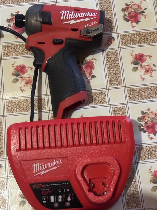 Vand  milwauke M 12 FQID