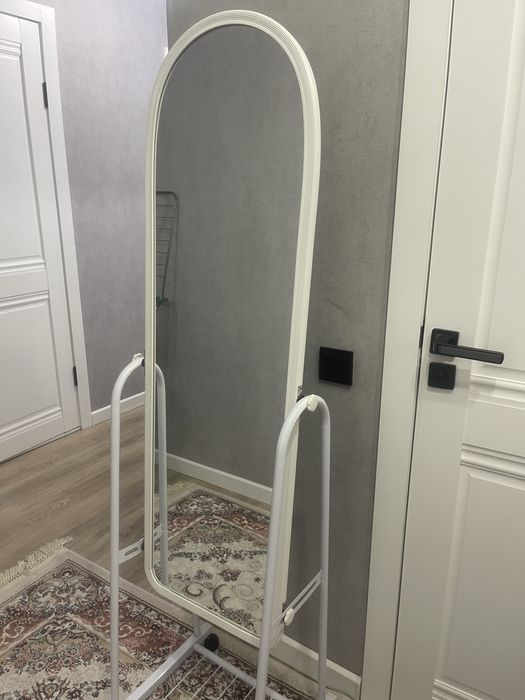 Напольное зеркало