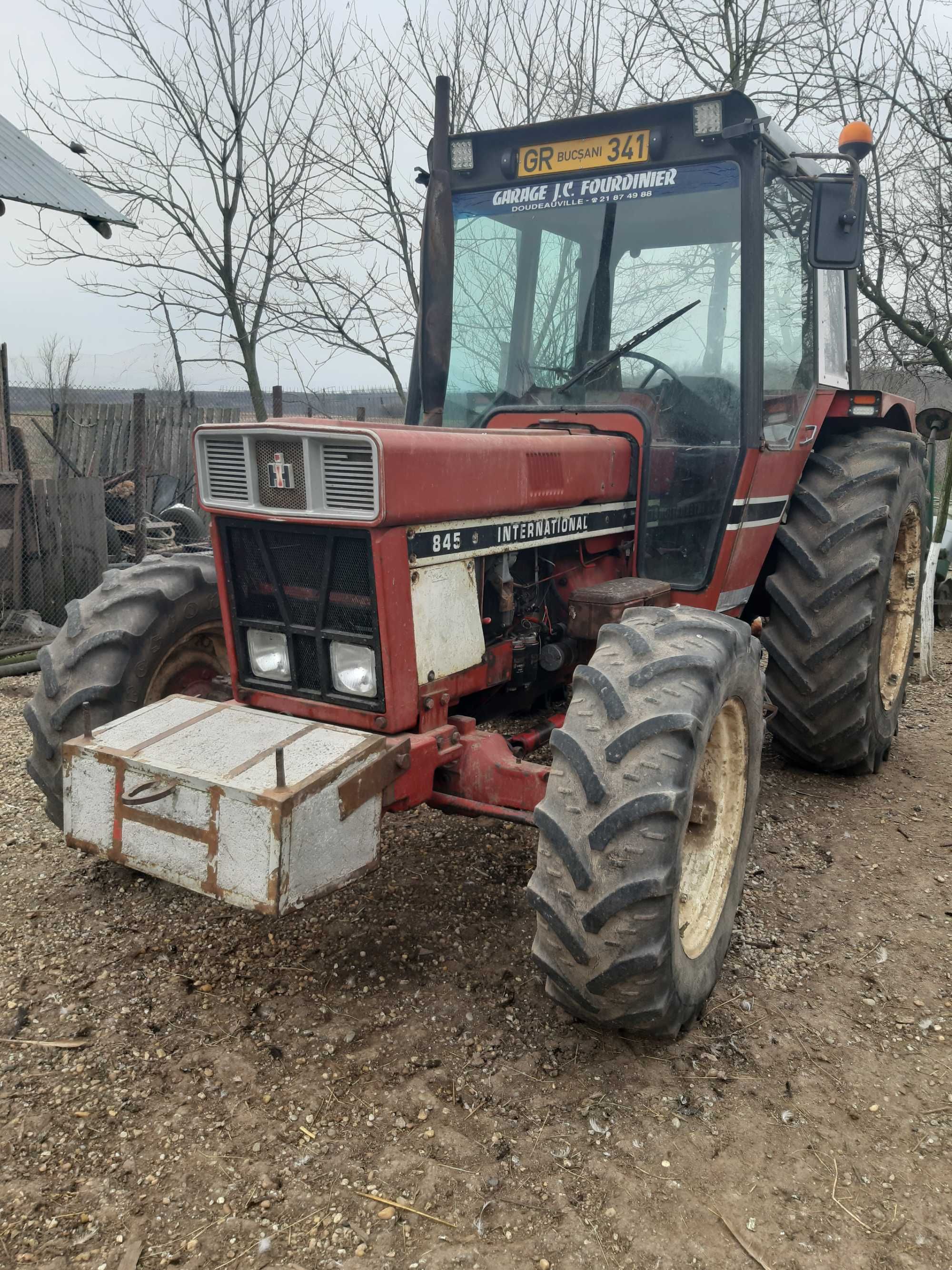 Tractor IH 845 4x4+U 650 cu utilaje