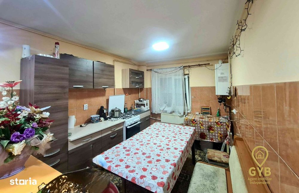 Apartament spatios cu 4 camere, zona Penny,  Marghita