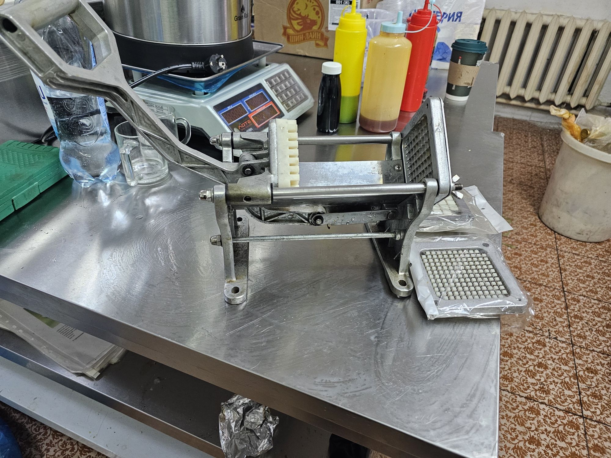 Продам  овощарезку состояние отличное