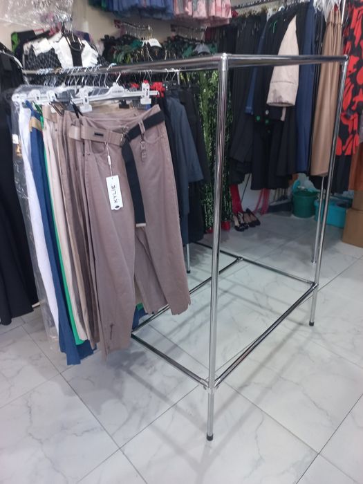 Продаются стойки для бутика