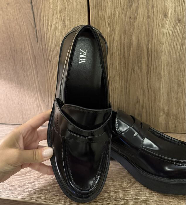 Черни лоуфъри Zara
