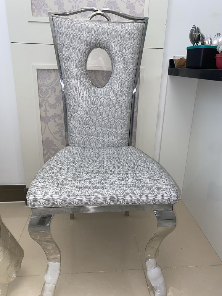 Мраморный стол со стульями