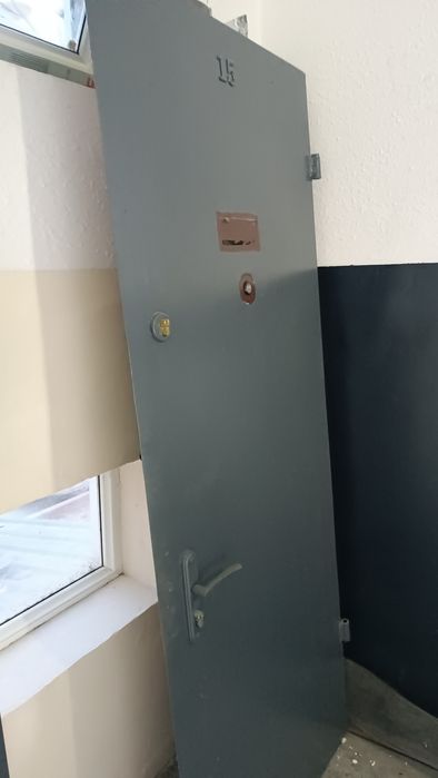 Темир эшик сотилади . Продается железный дверь