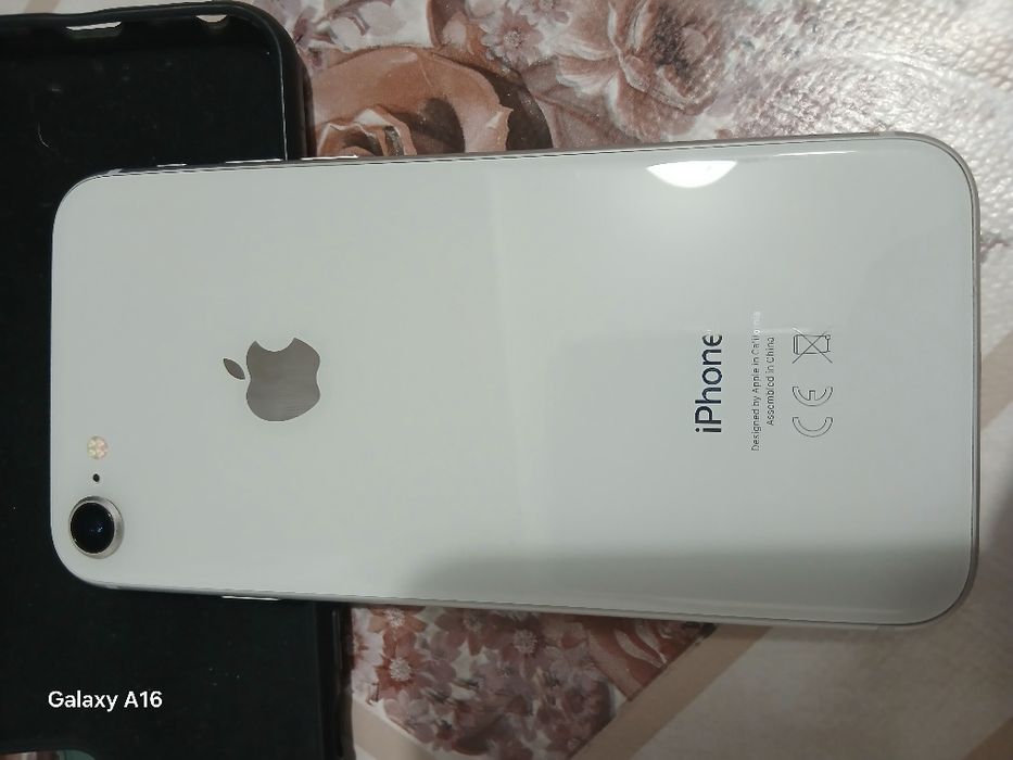Vand iphone 8 in stare buna
